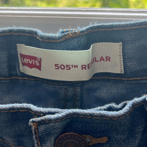 Boys Levi’s 505 regular fit husky jeans - Picture 3 of 6